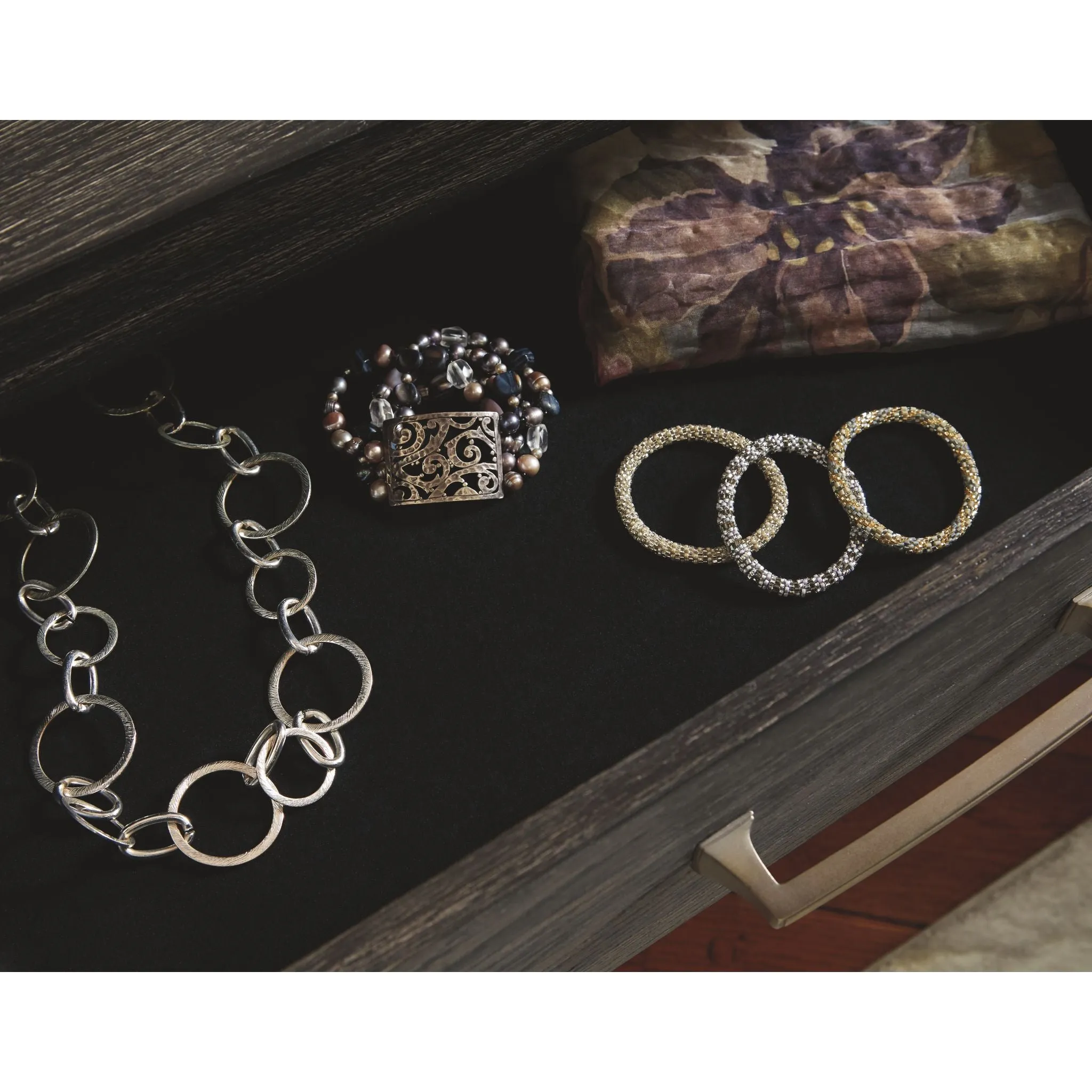 Bellvern-Exclusive Dresser