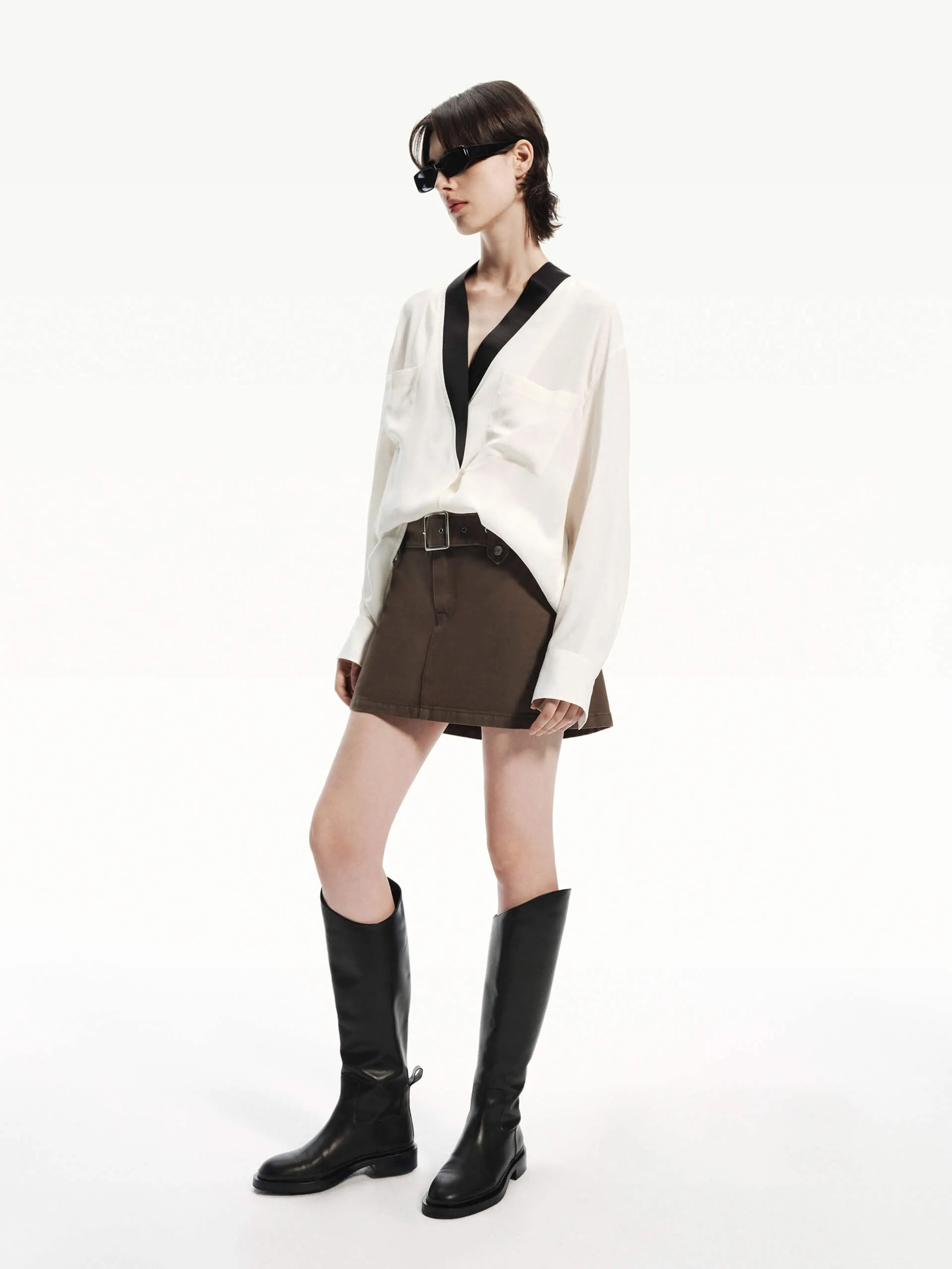 Contrast Detail V-neck Blouse