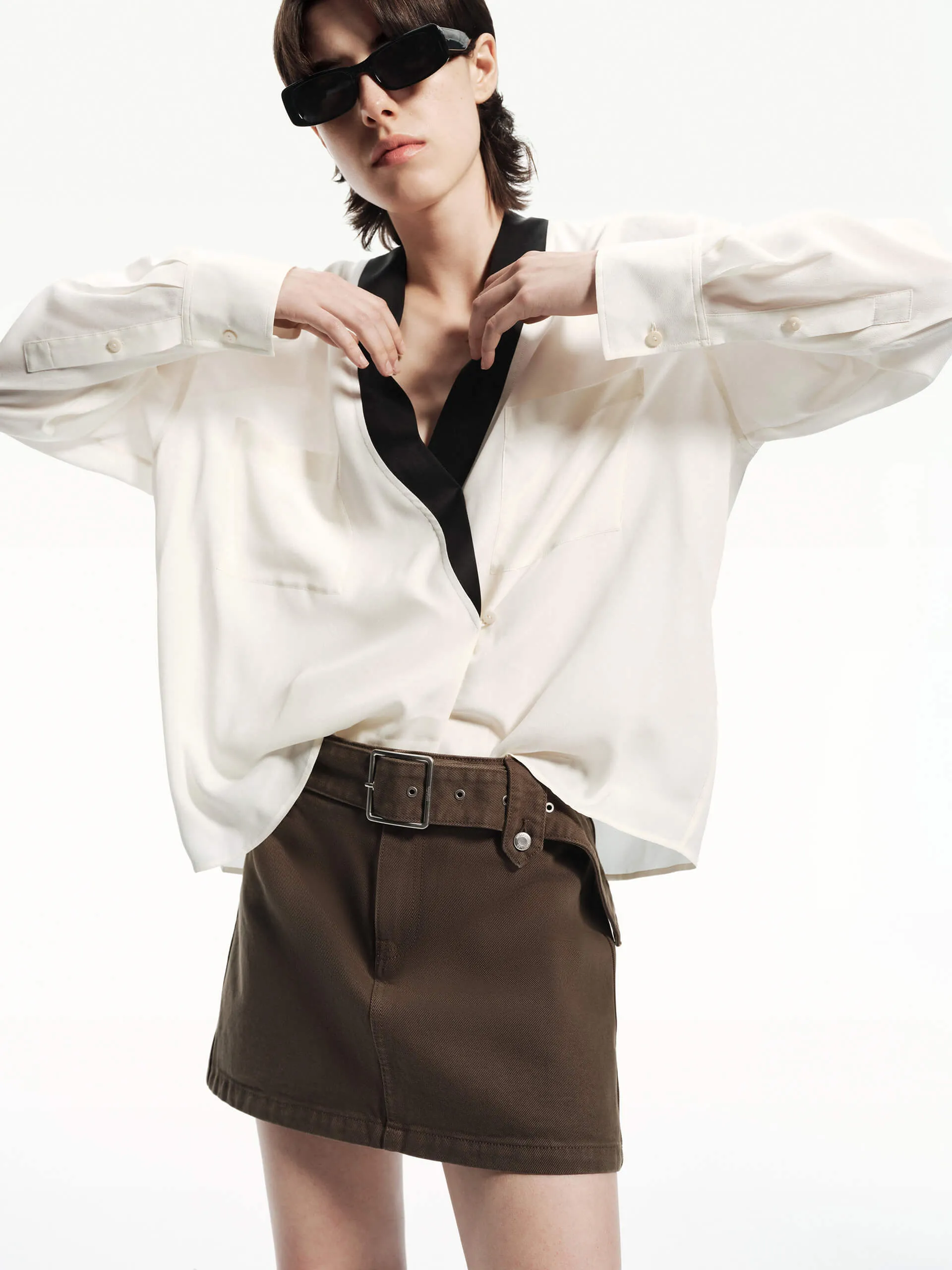 Contrast Detail V-neck Blouse