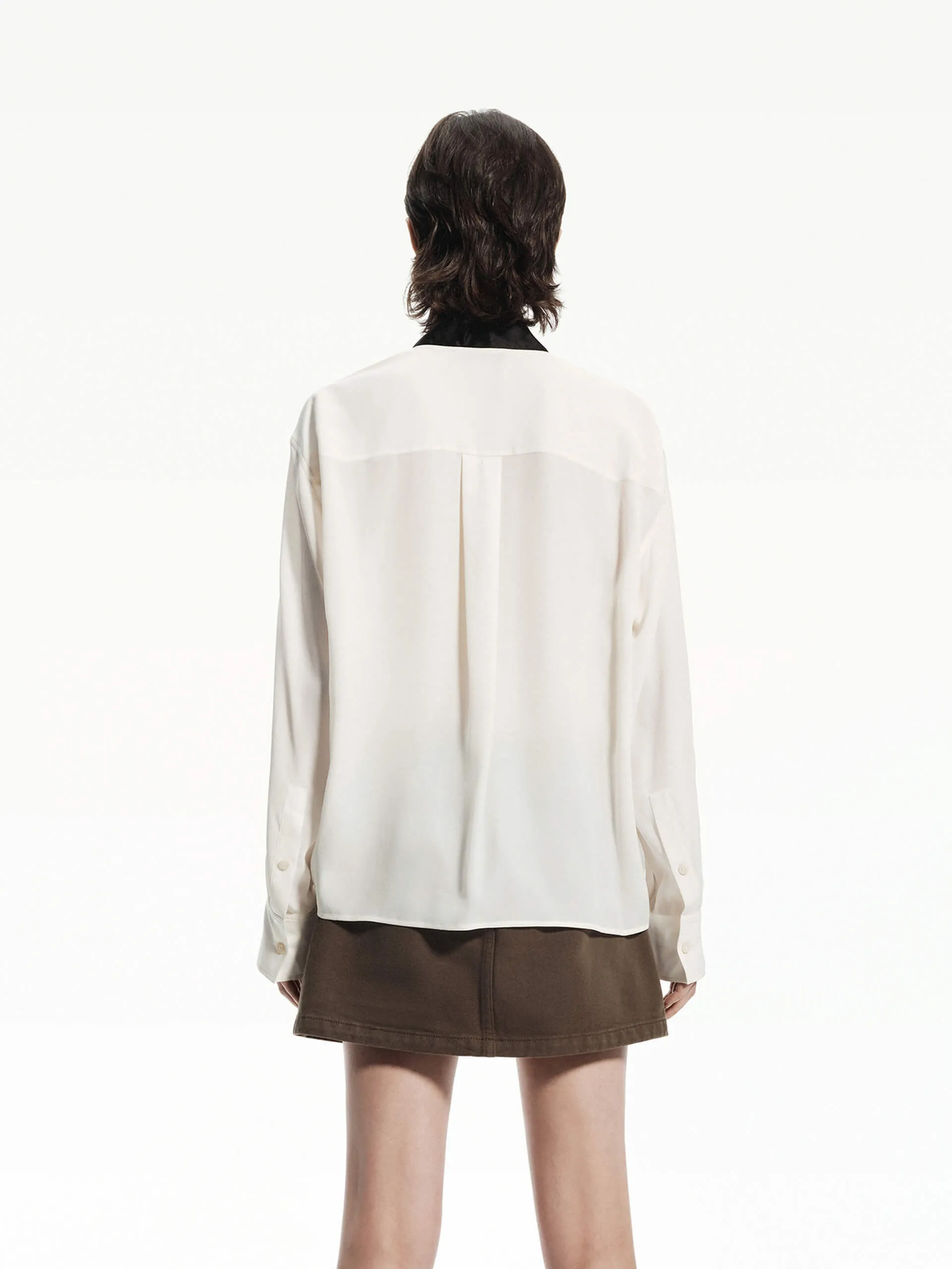 Contrast Detail V-neck Blouse