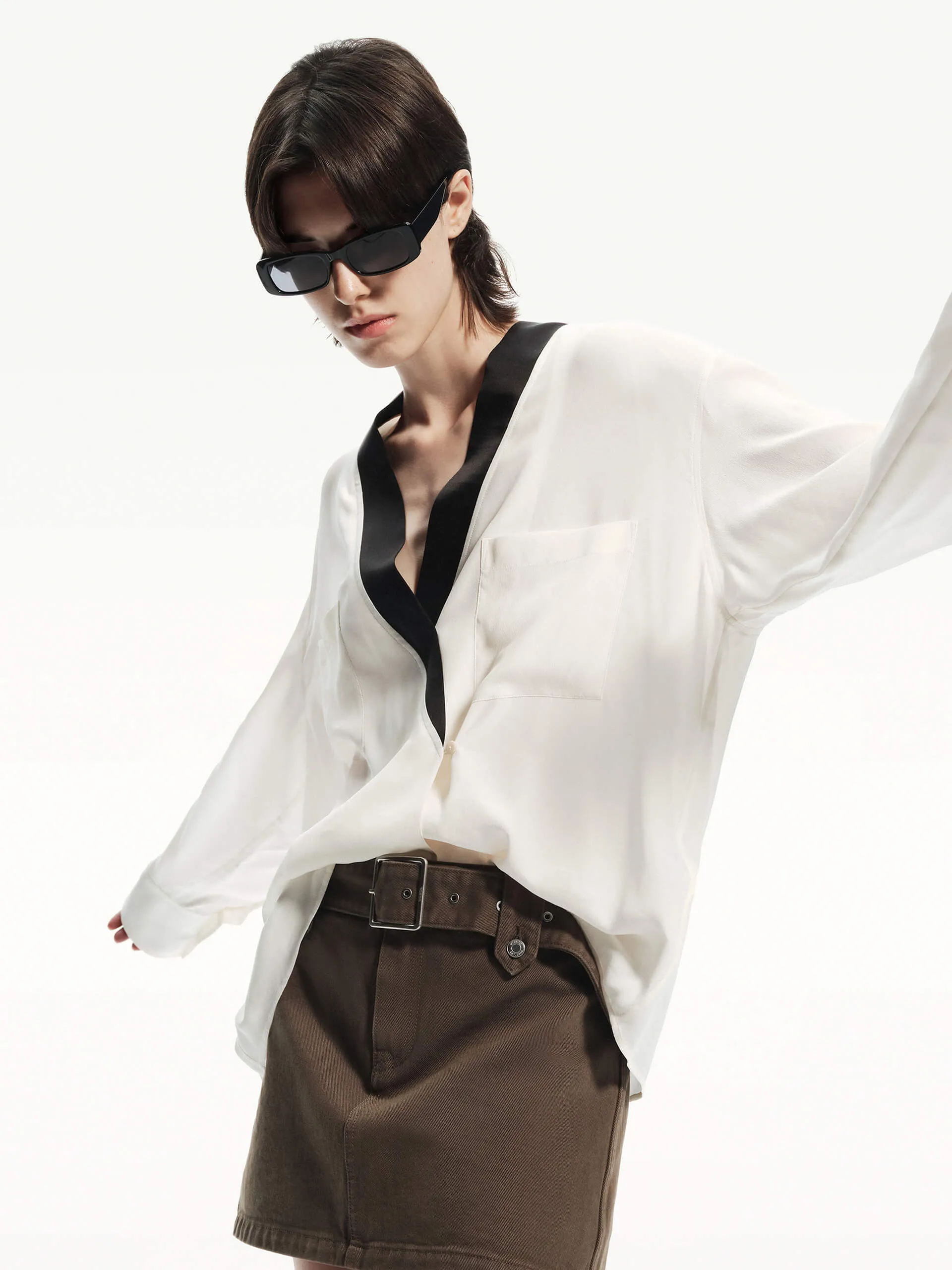 Contrast Detail V-neck Blouse