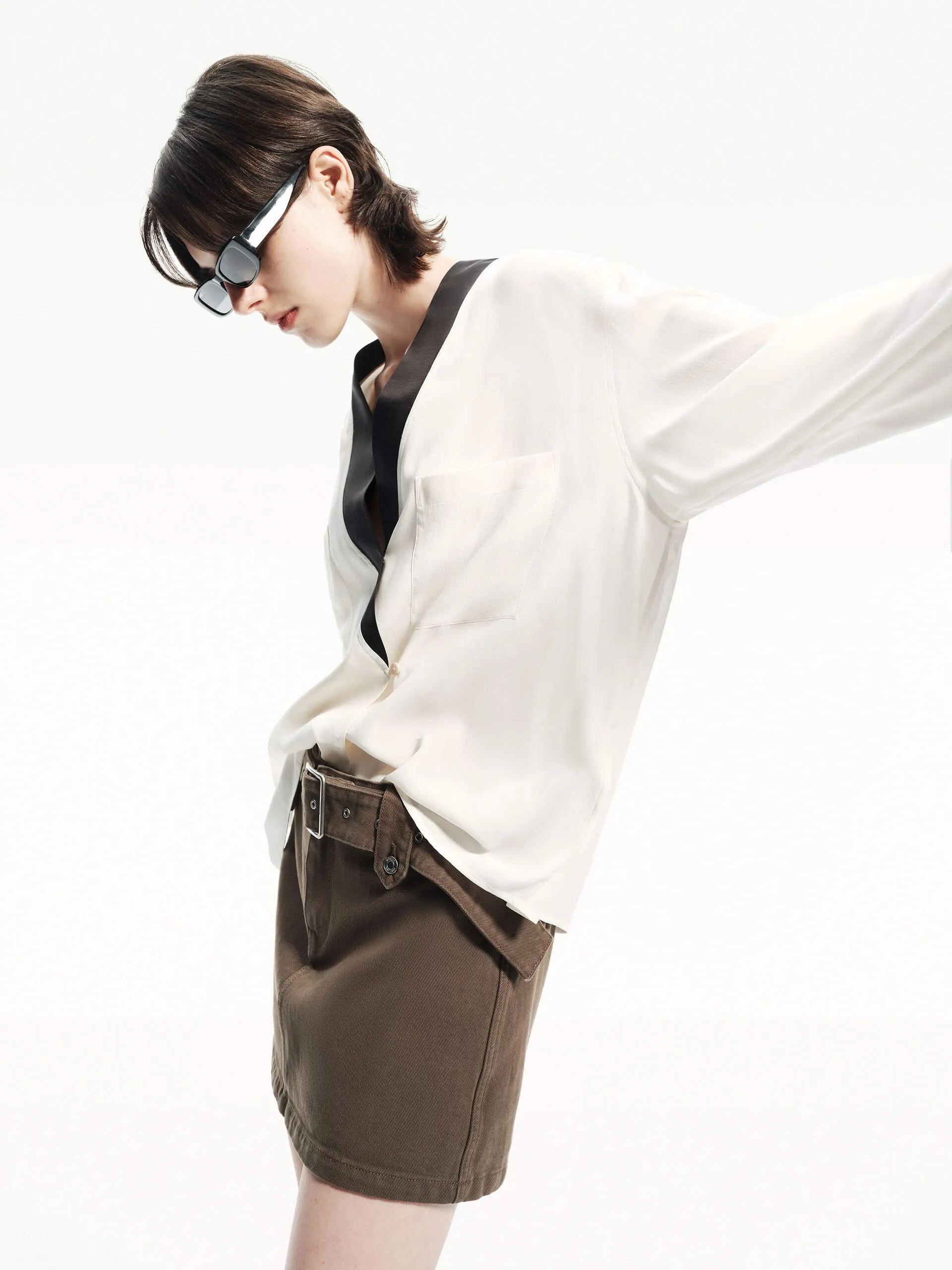 Contrast Detail V-neck Blouse