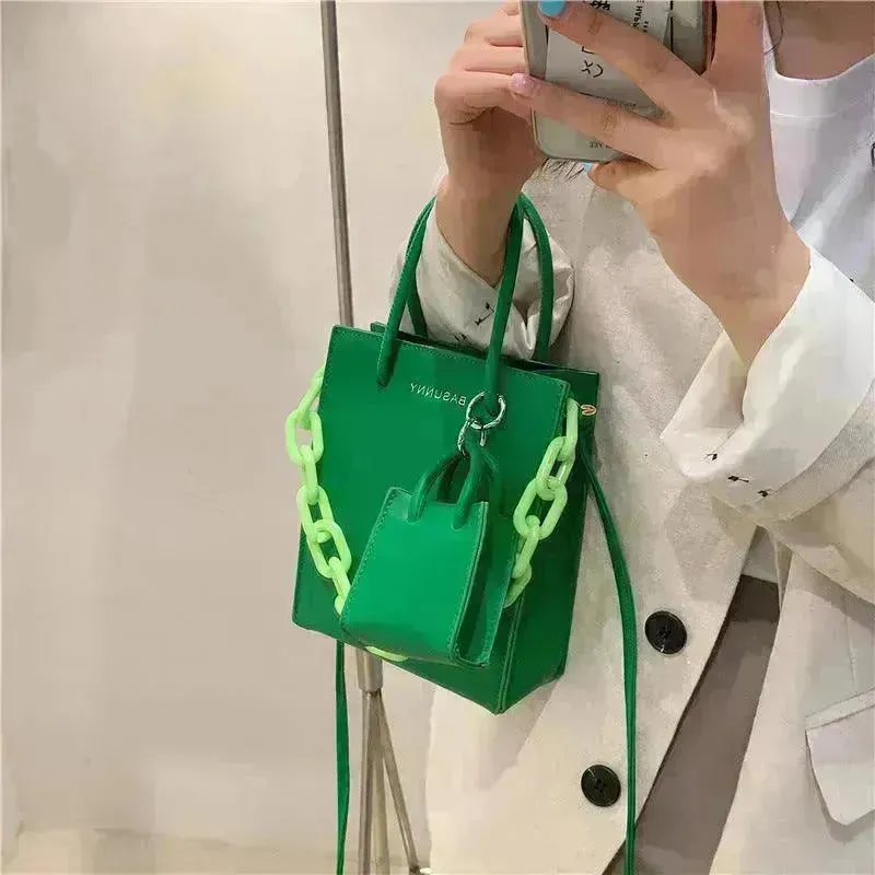 Simple Medium Size Chain Plain  Shoulder Handbag